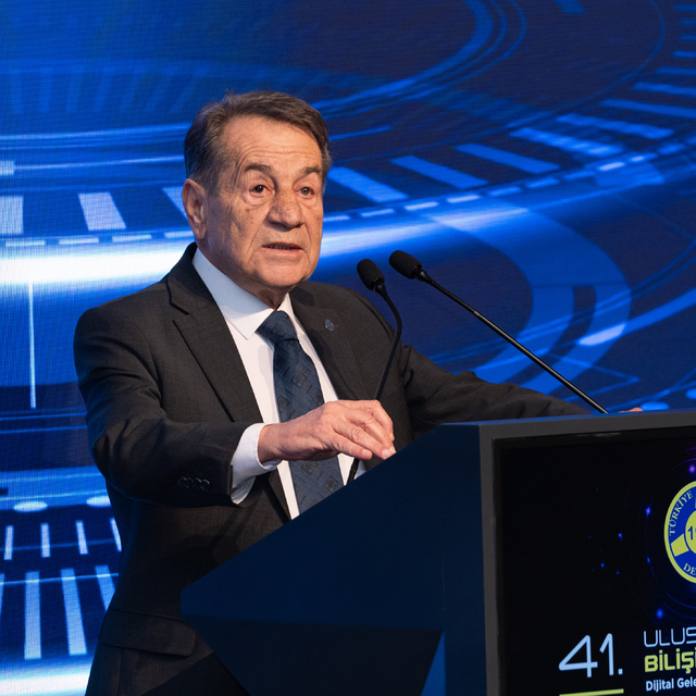 Ulusal Bilişim Kurultayı'nda "dijital geleceğe yolculuk" masaya yatırıldı