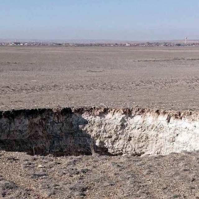 Konya'da 13 metre derinliğinde, 15 metre çapında obruk oluştu