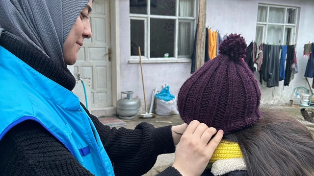 TDV Amasya Şubesinden ihtiyaç sahibi çocuklara mont ve bot hediyesi