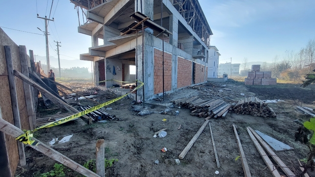 Sakarya'da inşaatın 3. katından düşen işçi öldü