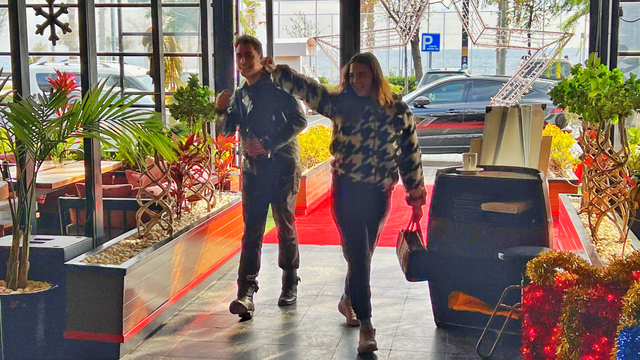 Dans ederek kafeye girene kahve ücretsiz