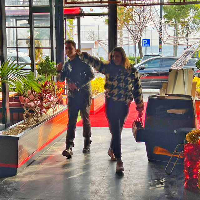 Dans ederek kafeye girene kahve ücretsiz