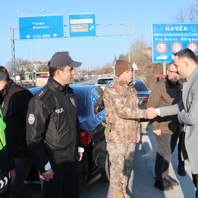 Havza Kaymakamı Ayvat ve Belediye Başkanı İkiz'den polis uygulama noktasına...