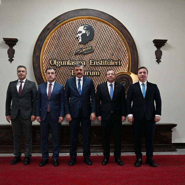 Çevre illerin valileri Erzurum'da düzensiz göçle mücadeleyi görüştü