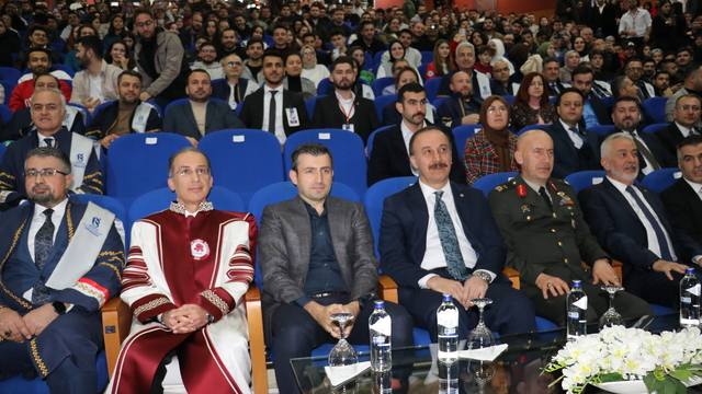 Baykar Yönetim Kurulu Başkanı Bayraktar, Isparta'da "Milli Teknoloji Hamlesi"ni anlattı: