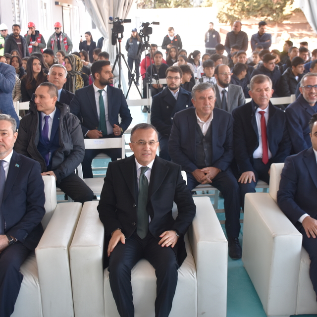 Kazakistan'dan depremden etkilenen Gaziantep'e okul desteği