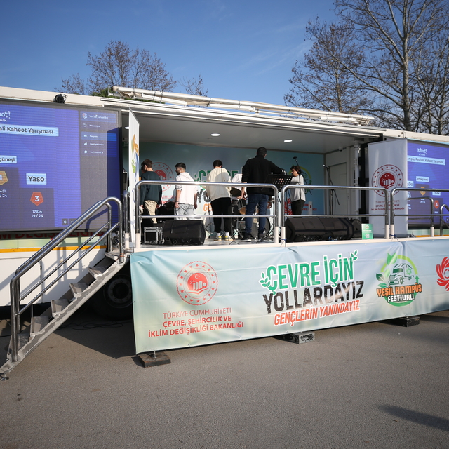 Gençlerde farkındalık için yola çıkan Çevre Tırı, Bursa Uludağ Üniversitesi...