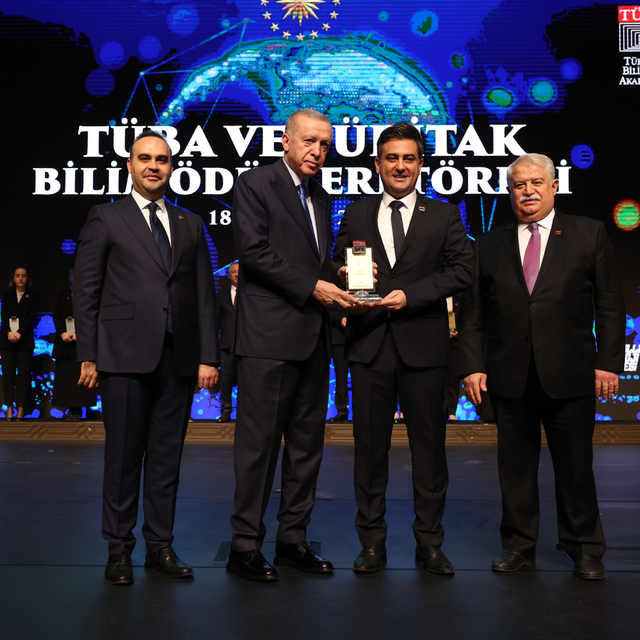 Necmettin Erbakan Üniversitesi Öğretim Üyesi Doç. Dr. Erhan Zor'a ödül