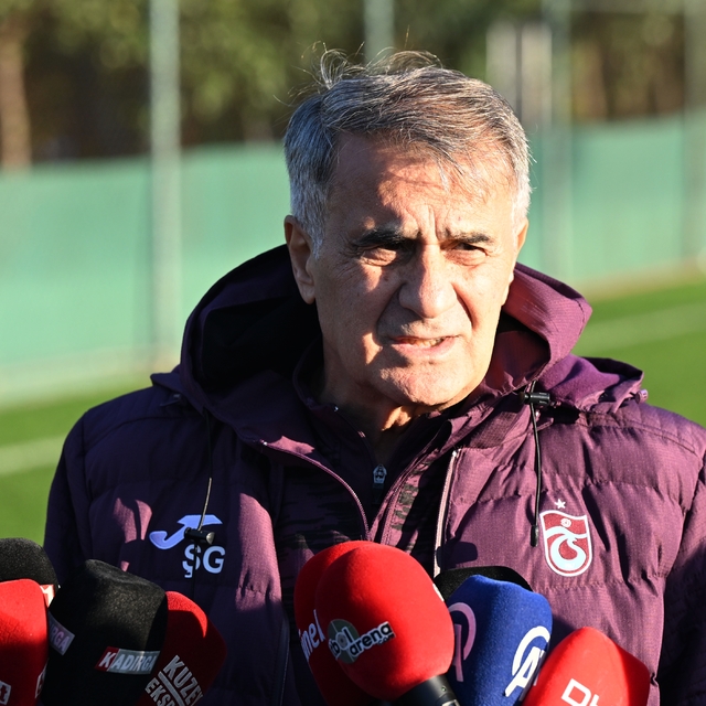Trabzonspor Teknik Direktörü Şenol Güneş, kriz döneminden savaşarak çıkmak...