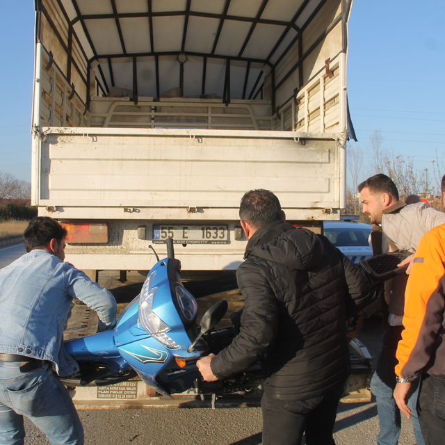 Samsun'da kamyonetle çarpışan motosiklet sürücüsü yaralandı