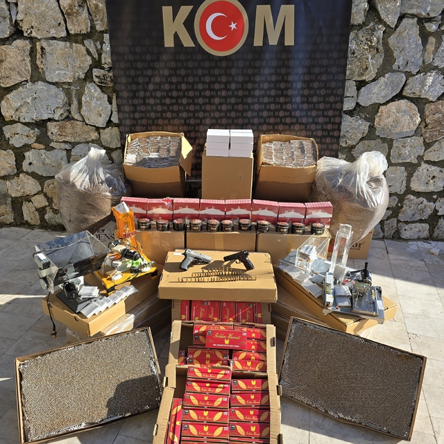 Muğla ve İzmir'de kaçakçılık operasyonunda 3 zanlı tutuklandı