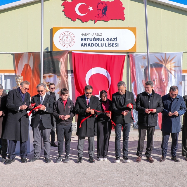Hatay'da depremde hasar aldığı için yıkılan okulun yerine yenisi yapıldı