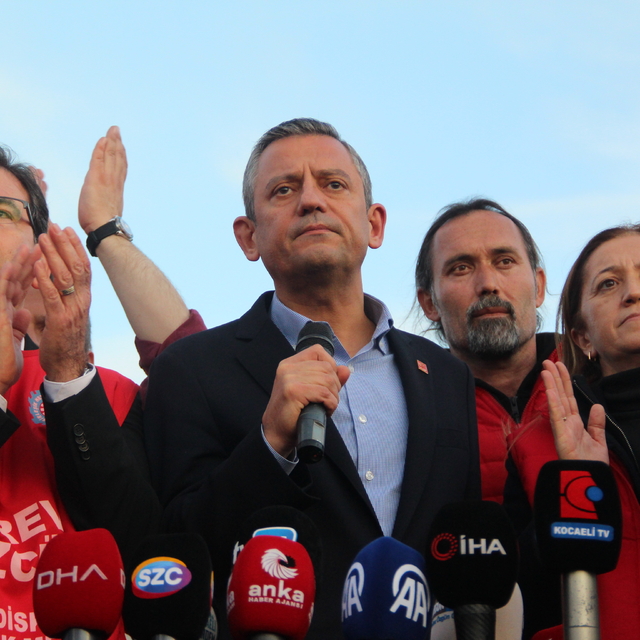 Özel'den metal işçilerine destek: Bu işçilerin hakkını yabancı firmalara pe...