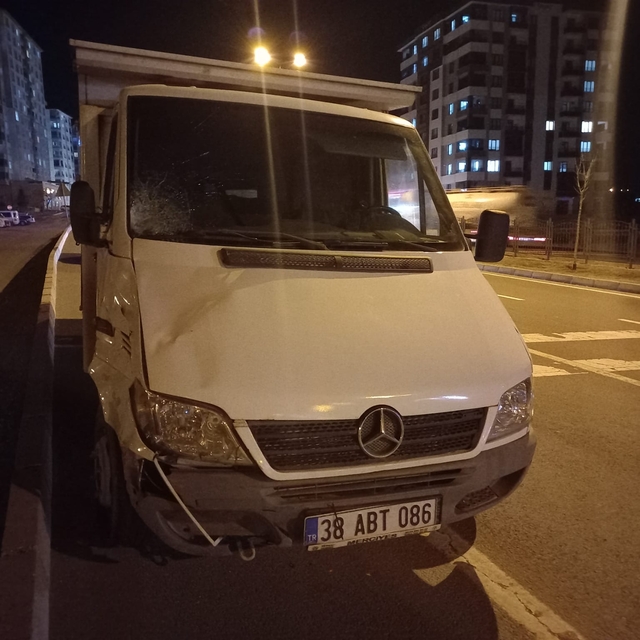 Kayseri'de kamyonetin çarptığı yaya ağır yaralandı