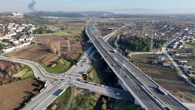 Sakarya'da metrobüs hattı için ilk kazma vuruldu
