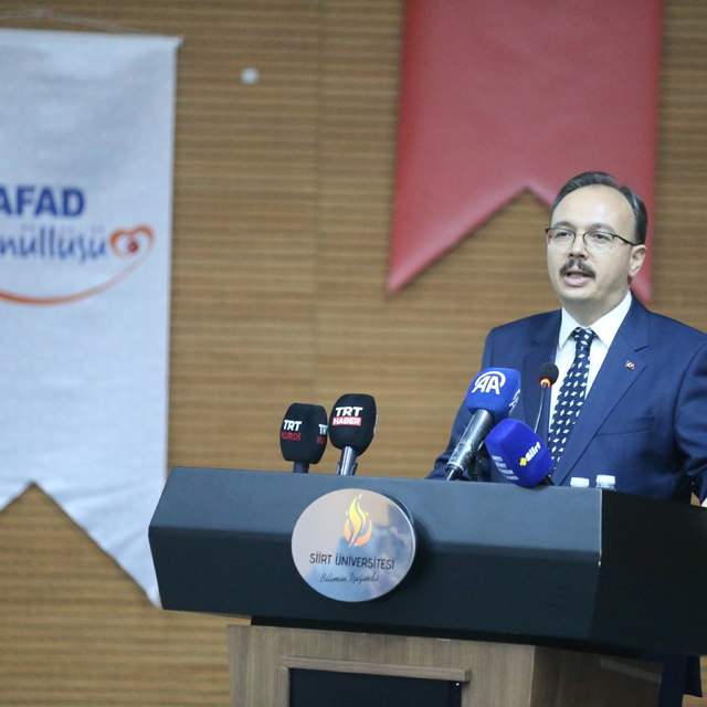 Siirt Valisi Kızılkaya'dan "AFAD gönüllüsü" olacak üniversitelilere ders no...