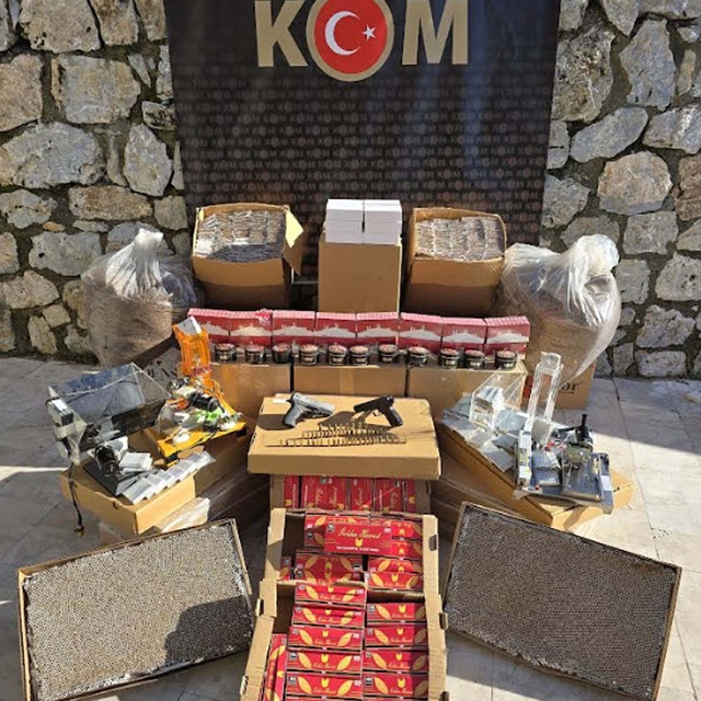 Muğla'da kaçak tütün operasyonu: 3 tutuklama