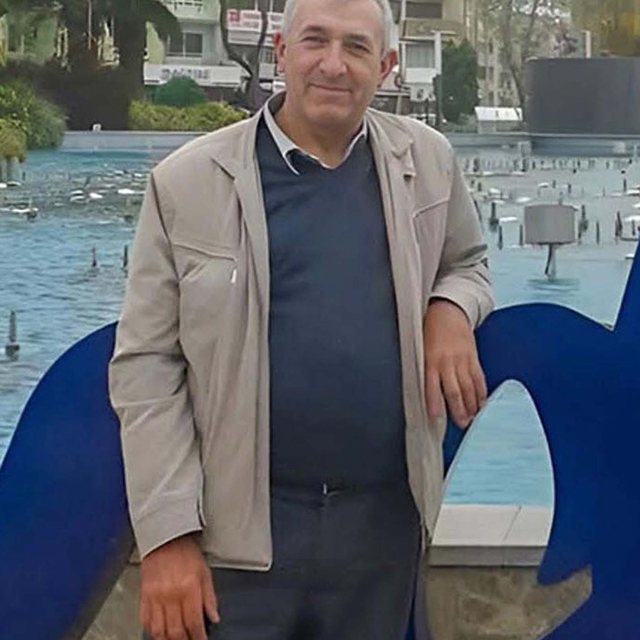 Zeytin hasadı yaparken akıma kapılınca ağaçtan düşüp öldü