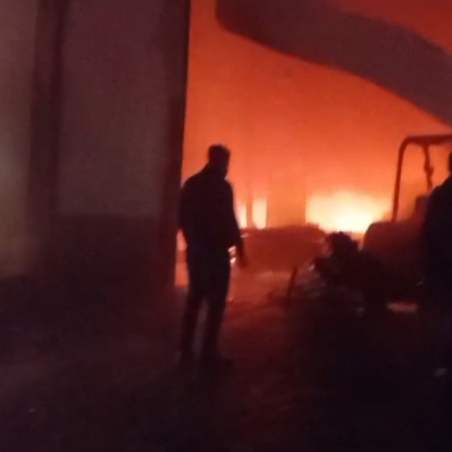 Batman'da mobilya fabrikasındaki yangın 3 saatte söndürüldü