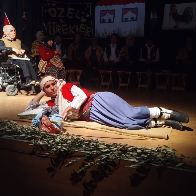 Seferihisar'da engelliler Keloğlan'ı müzikal olarak sahneledi