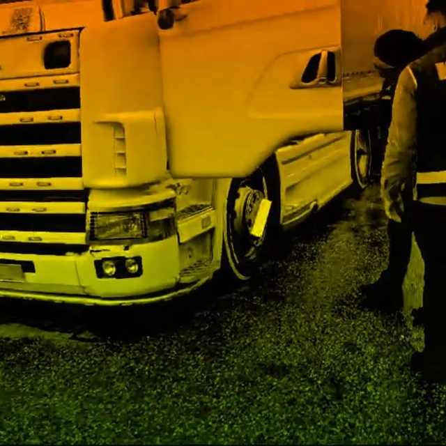 Durdurulan TIR'da 5 ton gümrük kaçağı tütün ele geçirildi