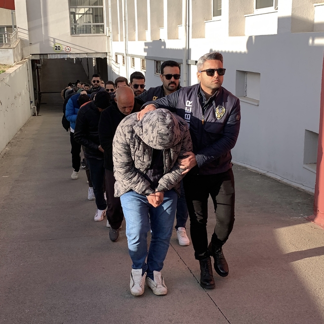 Adana merkezli 4 ilde yasa dışı bahis operasyonu; 32 gözaltı