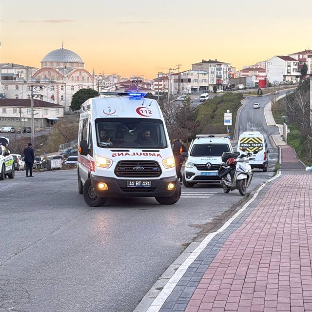 Kocaeli'de minibüsün çarptığı yaya yaralandı