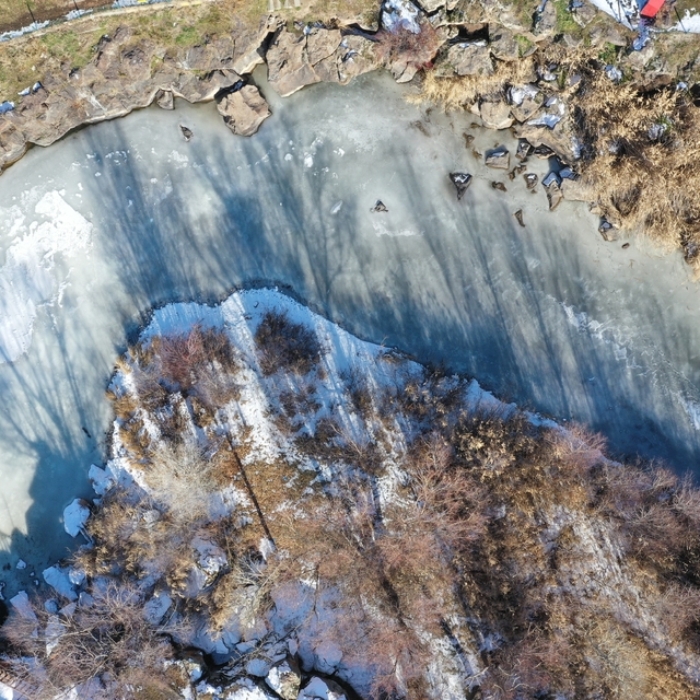 Van'da Deli Çayı kısmen dondu