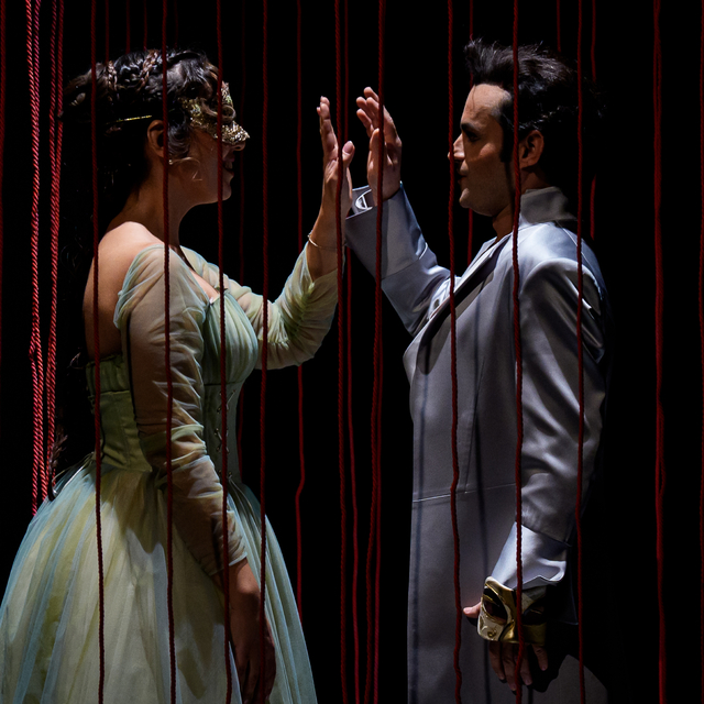 Tüm zamanların aşkı "Romeo ve Juliet" modern bir rejiyle Opera Sahnesinde s...