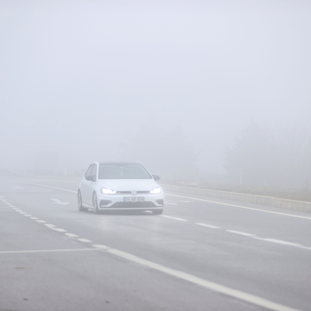 Kırklareli'nde yoğun sis nedeniyle görüş mesafesi azaldı