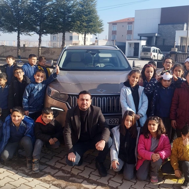 Öğrenciler Türk Malları Haftası'nda yerli otomobil Togg'u inceledi