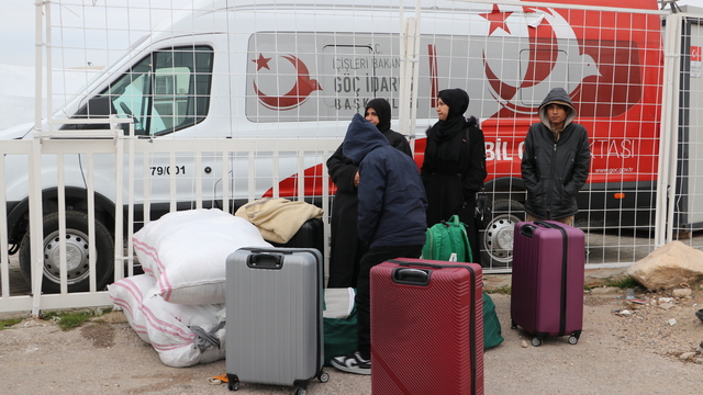 Türkiye'deki Suriyelilerin Kilis'ten ülkelerine dönüşü sürüyor