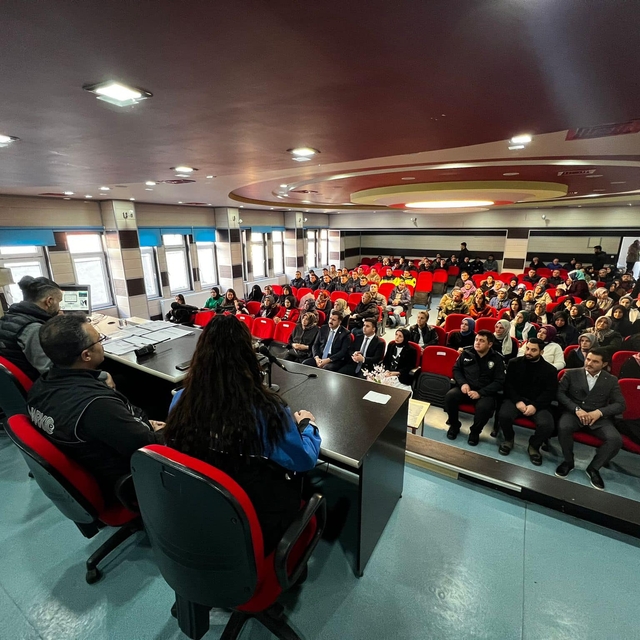 Suşehri'nde "Bağımlılık ve Dolandırıcılık ile Mücadele" konferansı