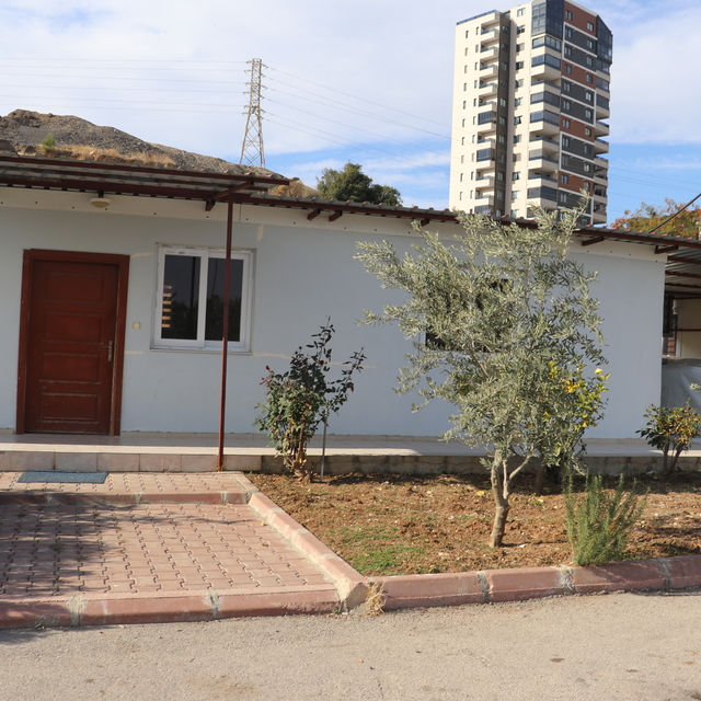 Çukurova Belediyesi şefi, personelin silahla ateş etmesiyle yaralandı