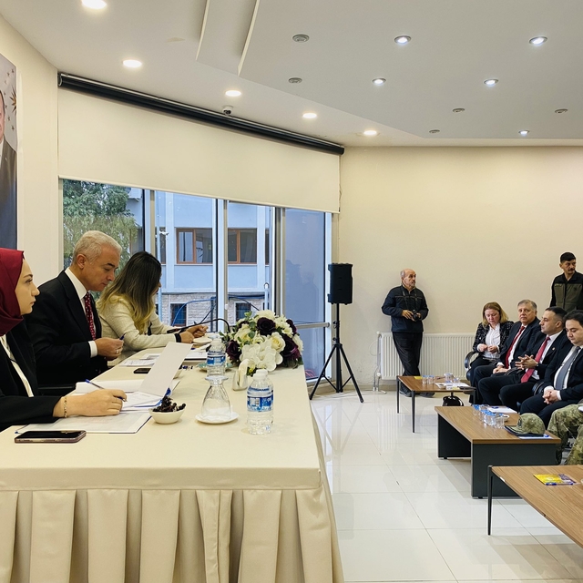 Kırklareli Valisi Turan, Demirköy ilçesinde muhtarlarla bir araya geldi