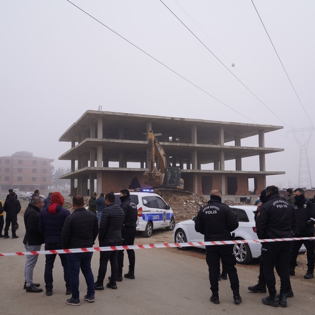 Batman'da tespit edilen kaçak yapılar yıkılıyor