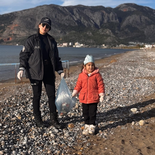Bozyazı'da sahil temizliği yapıldı