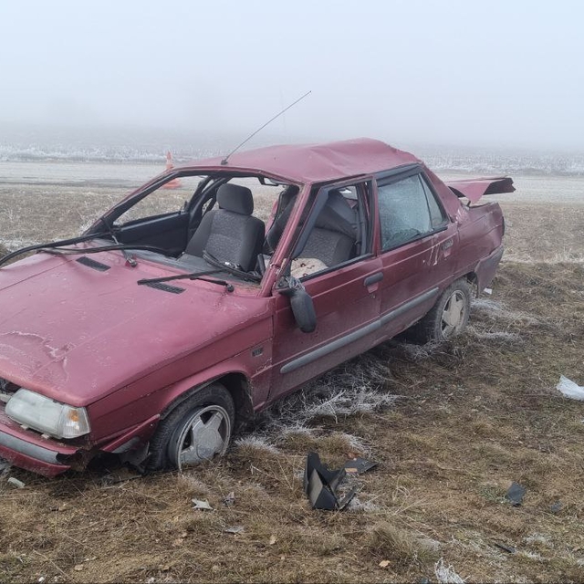 Çorum'da devrilen otomobildeki 5 kişi yaralandı