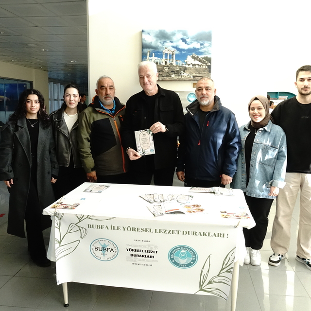 Balıkesir'de üniversiteli gençler sponsor desteğiyle 30 çocuğa bisiklet hed...