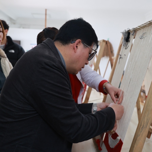 Güney Kore heyeti halı dokuma kursiyerlerini ziyaret etti