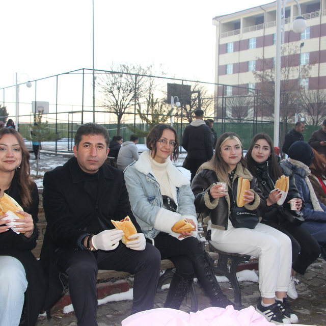 Zara'da üniversite öğrencileri kış etkinliğinde buluştu