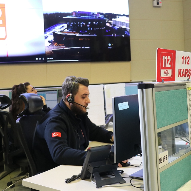 Van'da bir kişi, 112 Acil Çağrı Merkezi'ni 8 bin 500 kez gereksiz yere arad...