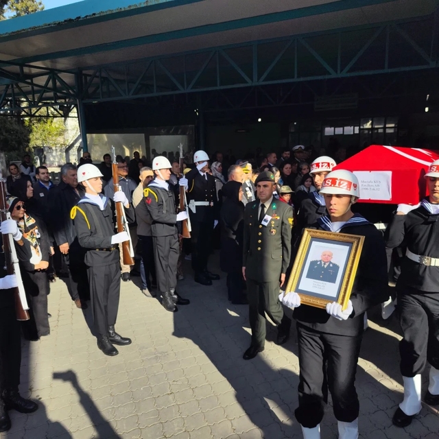 Hayatını kaybeden emekli albay son yolculuğuna uğurlandı