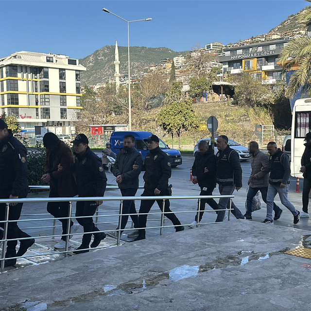 Antalya'da yasa dışı bahis operasyonu; 13 şüpheli adliyede
