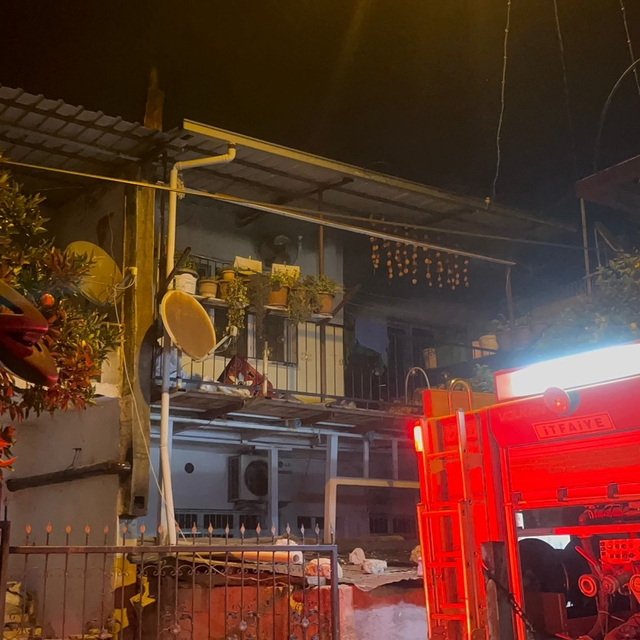 Adana'da evde çıkan yangında bir kişi dumandan etkilendi