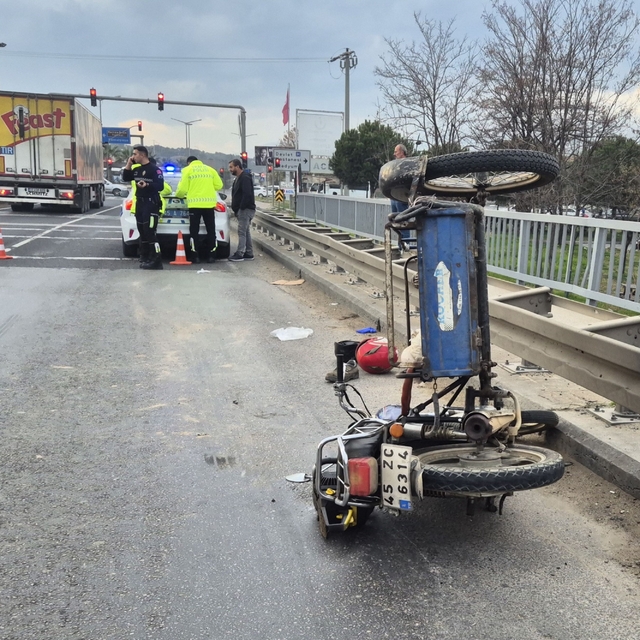 Manisa'da tırla çarpışan motosikletin sürücüsü öldü