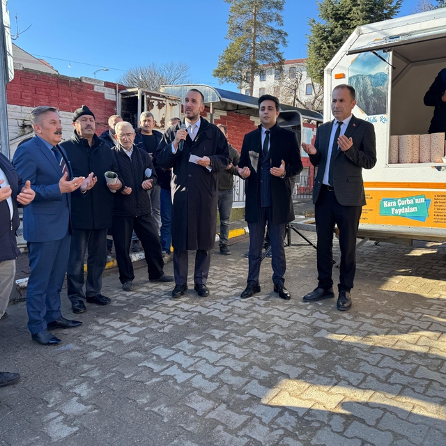 Kastamonu'da vatandaşlara coğrafi işaretli kara çorba ikram edildi