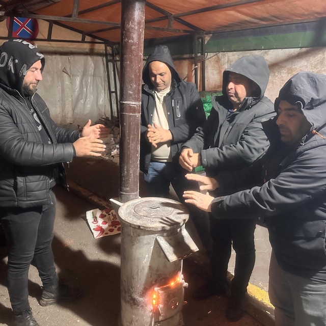 Eksi 10 derecede soba başında eylemdeler