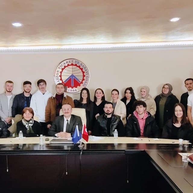 Trabzon'da üniversite öğrencilerine kurumsal iletişim ve halkla ilişkiler e...