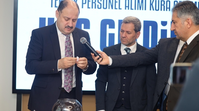 Şanlıurfa Büyükşehir Belediyesi'ne alınan 16 kişi kura ile belirlendi